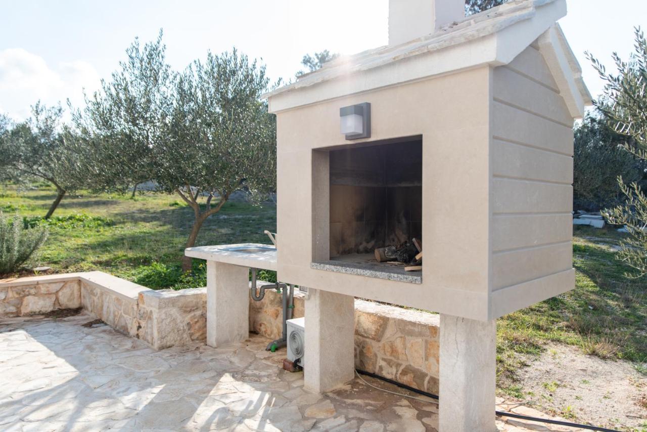 Villa Mista Sutivan Buitenkant foto