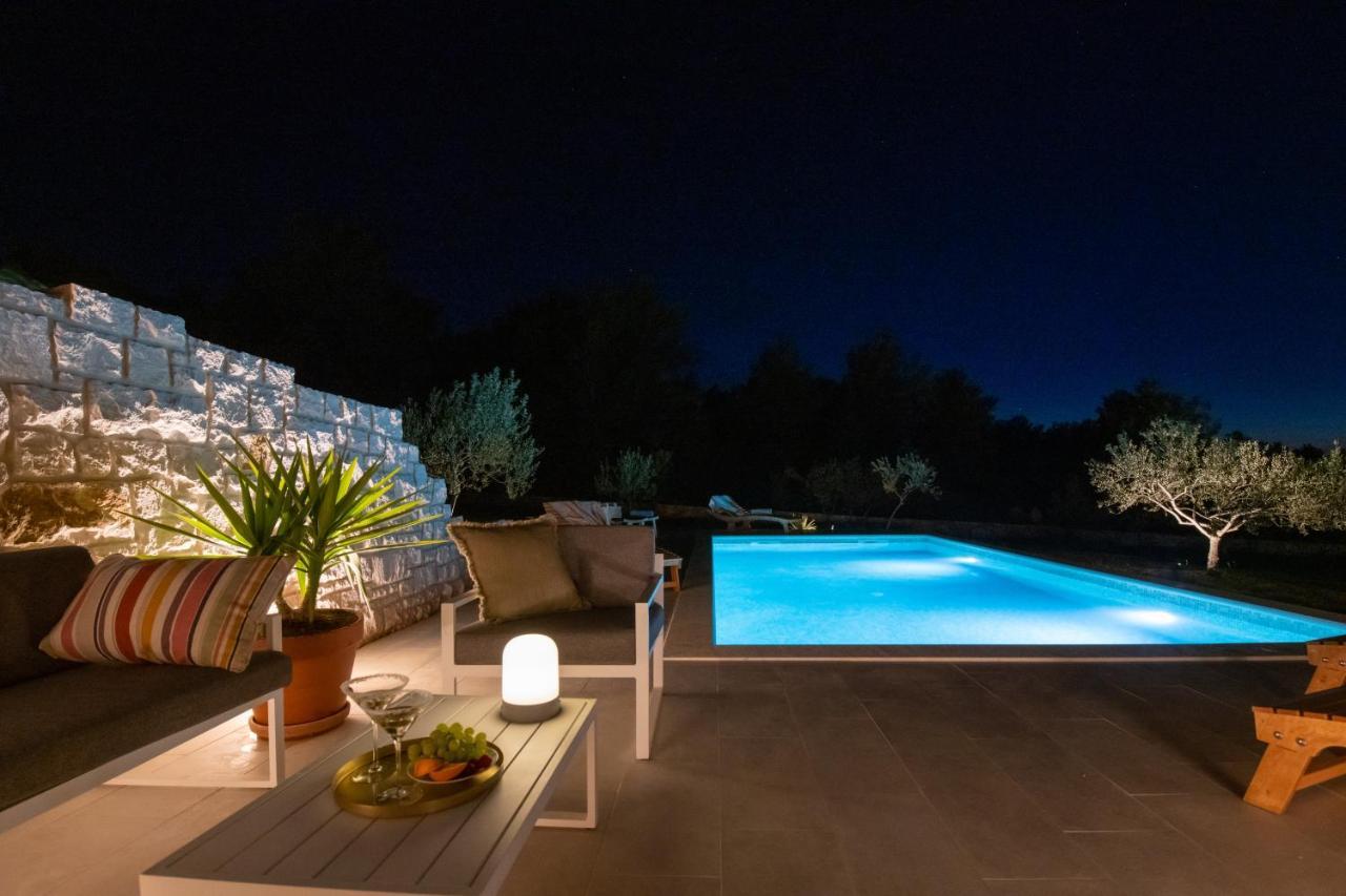 Villa Mista Sutivan Buitenkant foto